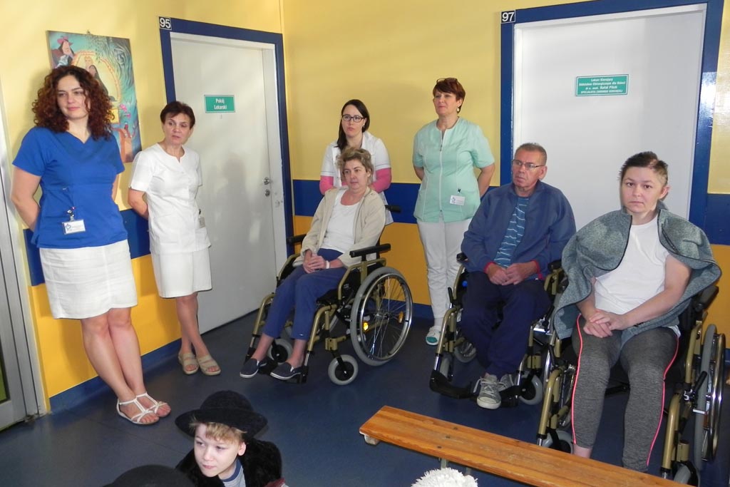 Uczniowie ze Szkoły Podstawowej nr 19 kolędowali w szpitalu