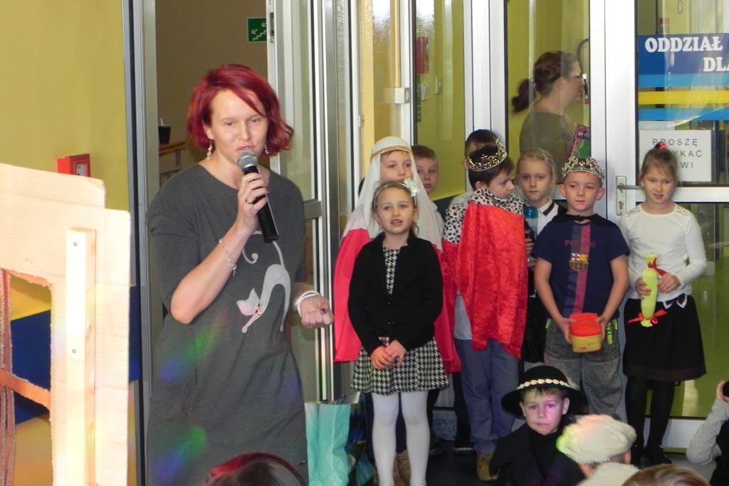 Uczniowie ze Szkoły Podstawowej nr 19 kolędowali w szpitalu