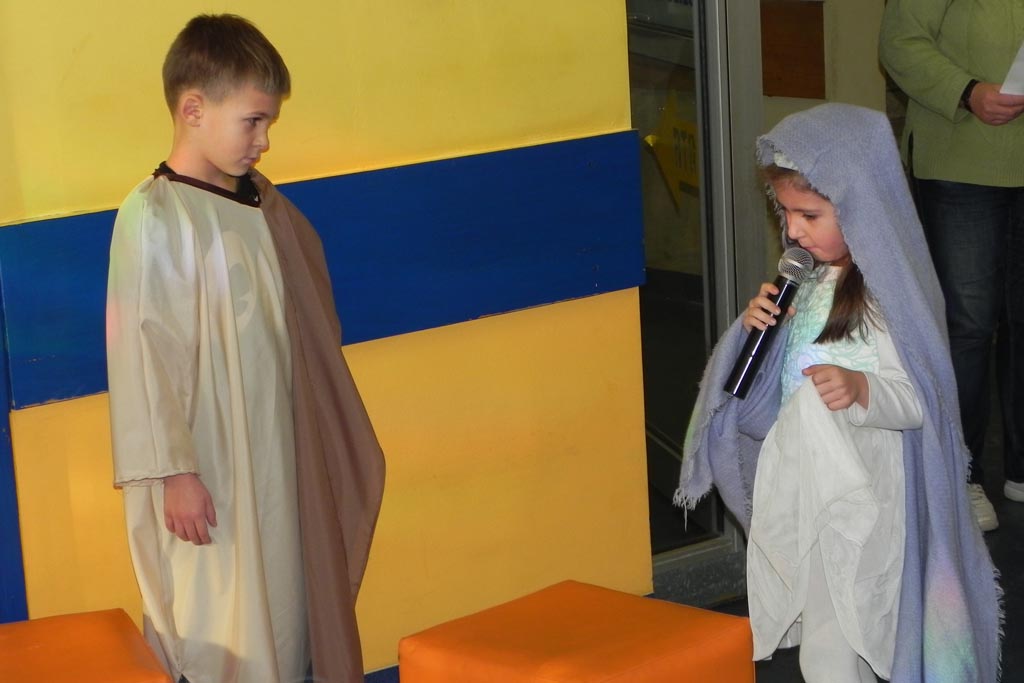 Uczniowie ze Szkoły Podstawowej nr 19 kolędowali w szpitalu