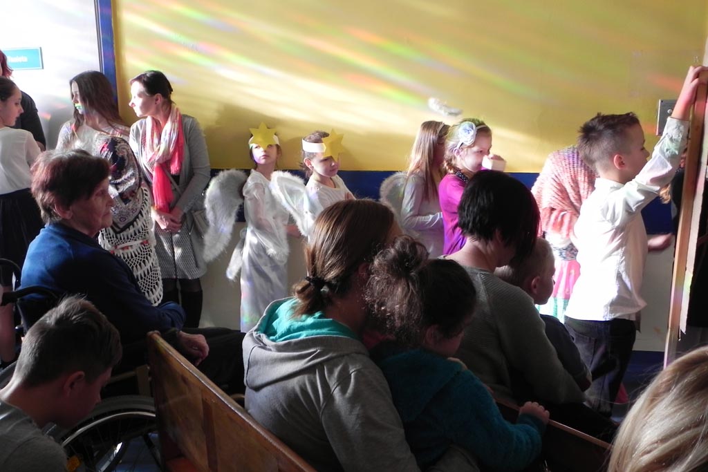 Uczniowie ze Szkoły Podstawowej nr 19 kolędowali w szpitalu