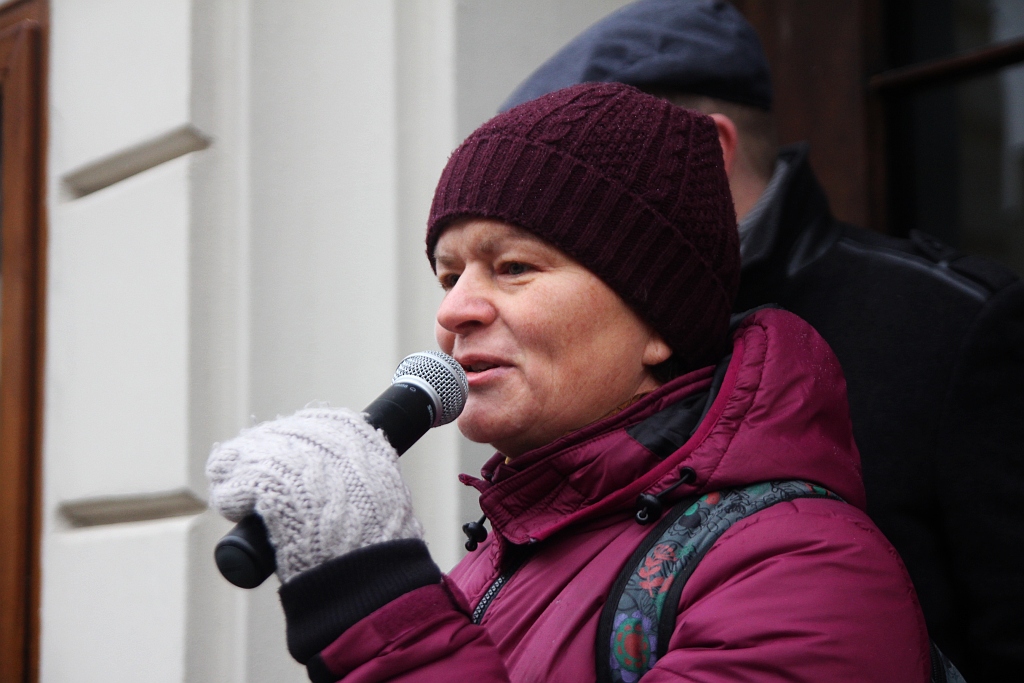 Pod teatrem manifestowali w obronie wolności mediów