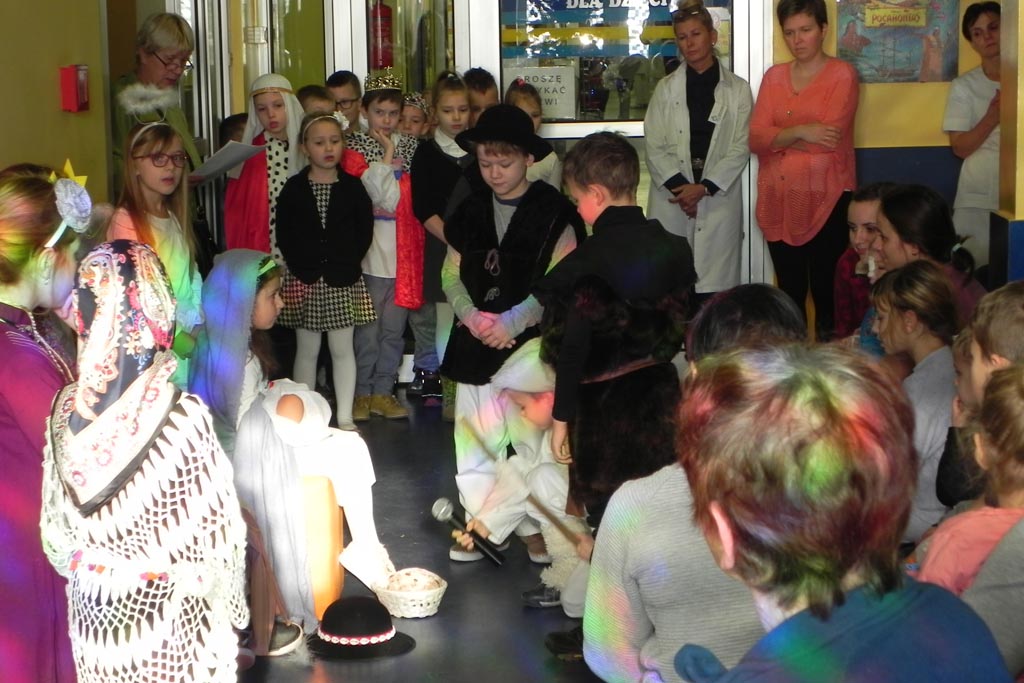 Uczniowie ze Szkoły Podstawowej nr 19 kolędowali w szpitalu