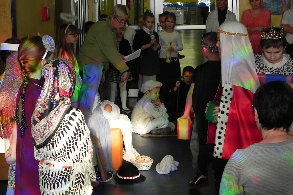 Uczniowie ze Szkoły Podstawowej nr 19 kolędowali w szpitalu