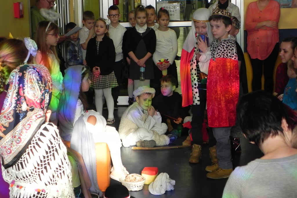 Uczniowie ze Szkoły Podstawowej nr 19 kolędowali w szpitalu