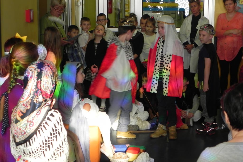 Uczniowie ze Szkoły Podstawowej nr 19 kolędowali w szpitalu