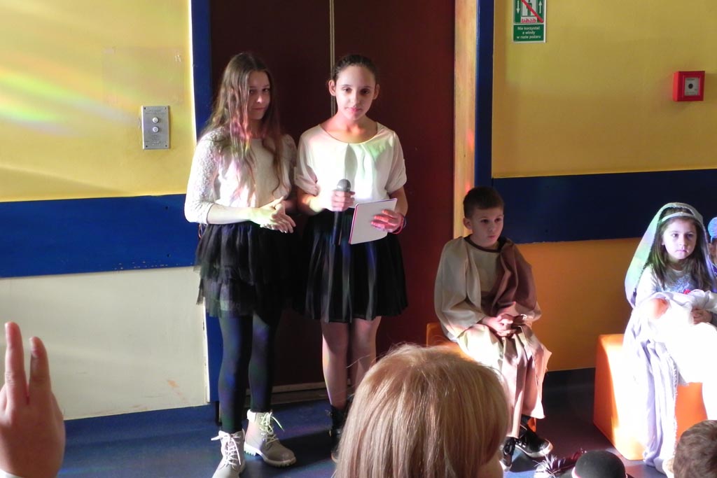 Uczniowie ze Szkoły Podstawowej nr 19 kolędowali w szpitalu