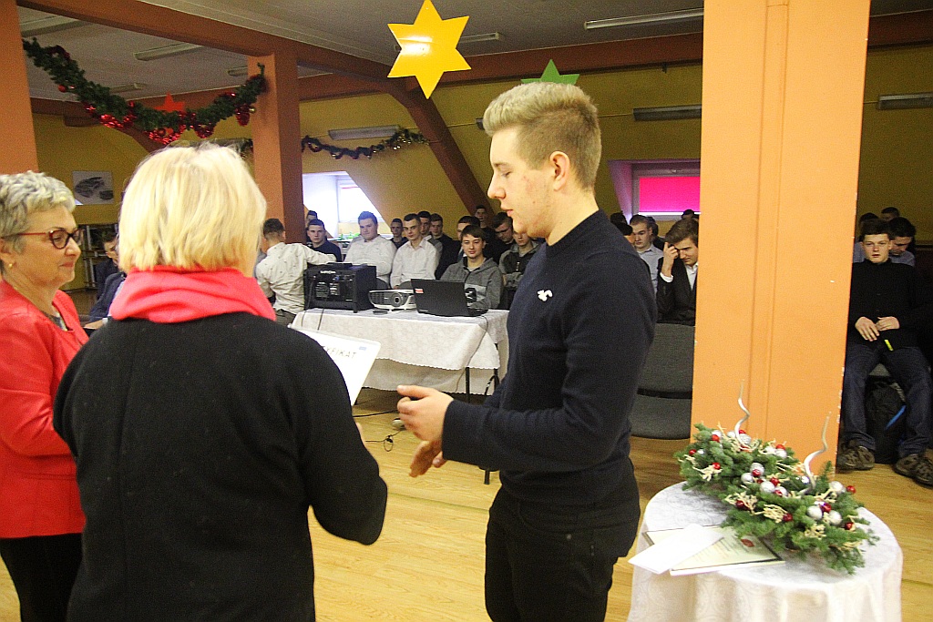 Wręczenie Certyfikatów Erasmus dla uczniów samochodówki