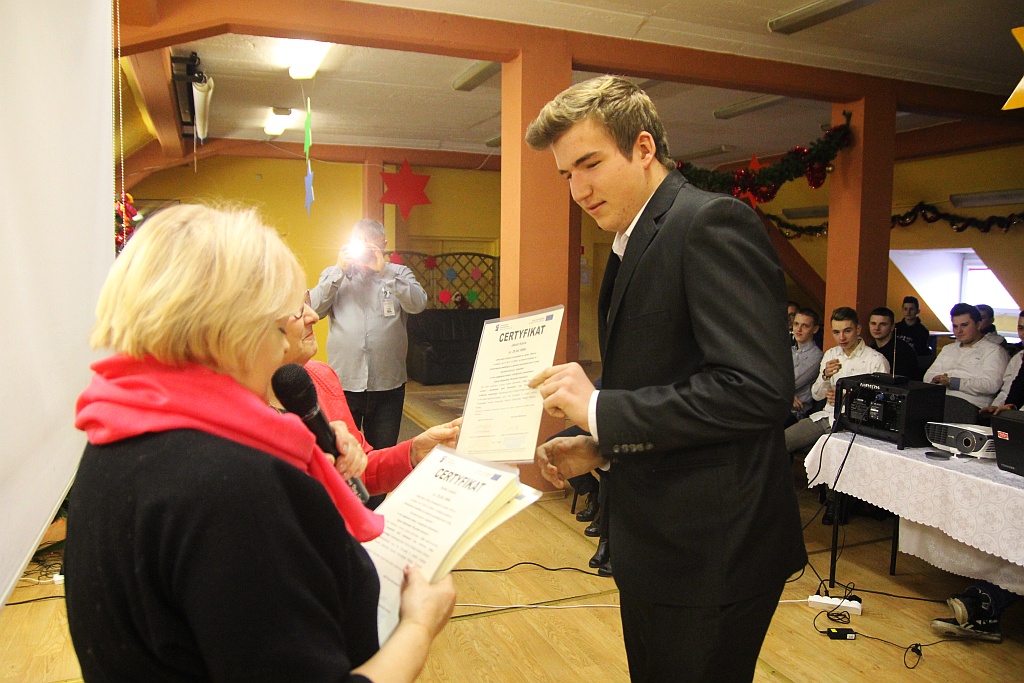 Wręczenie Certyfikatów Erasmus dla uczniów samochodówki