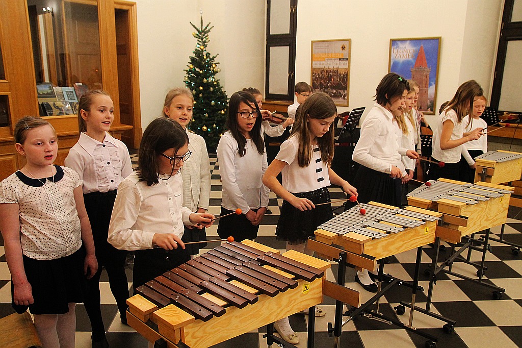 Grudniowy wtorek muzyczny w wykonaniu uczniów  muzycznej