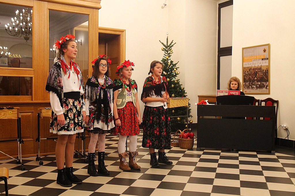 Grudniowy wtorek muzyczny w wykonaniu uczniów  muzycznej