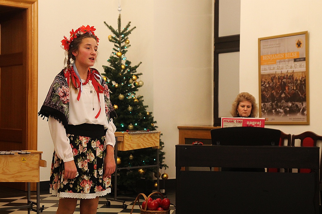 Grudniowy wtorek muzyczny w wykonaniu uczniów  muzycznej