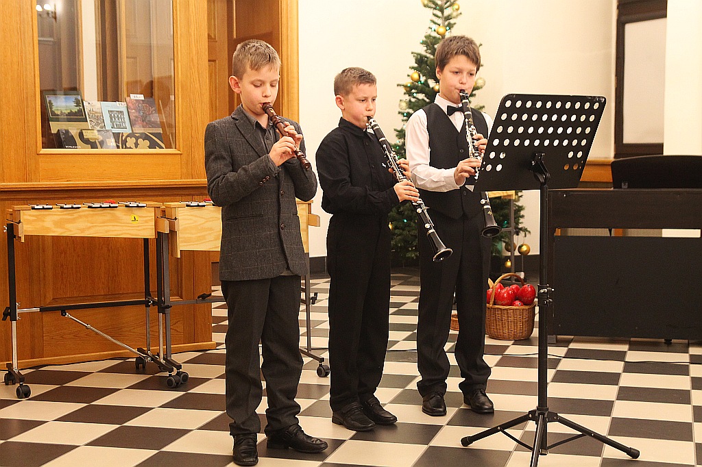 Grudniowy wtorek muzyczny w wykonaniu uczniów  muzycznej