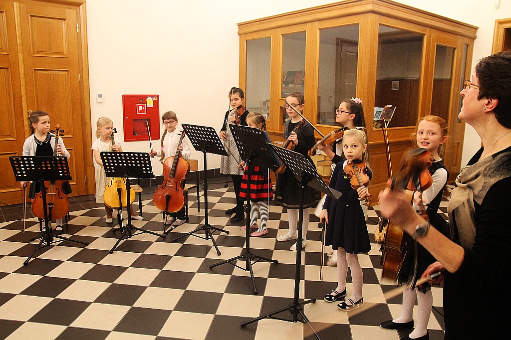 Grudniowy wtorek muzyczny w wykonaniu uczniów  muzycznej
