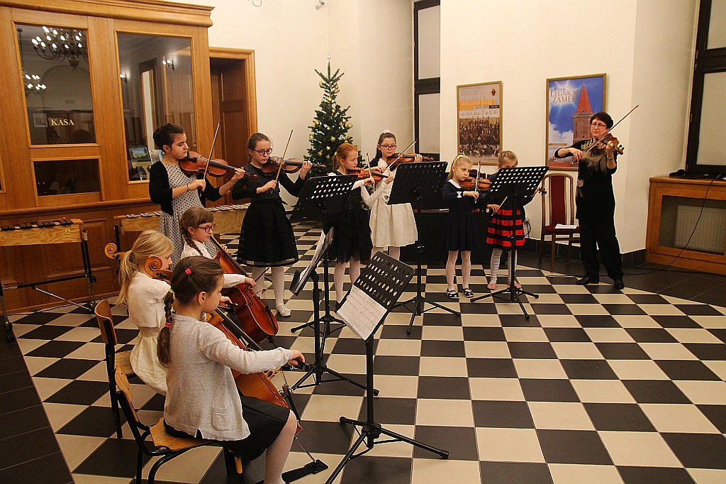 Grudniowy wtorek muzyczny w wykonaniu uczniów  muzycznej