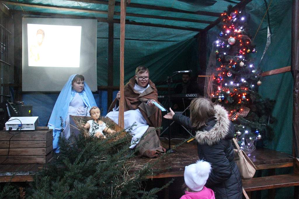 Franciszkanie przygotowali dla mieszkańców legnicy żywą szopkę