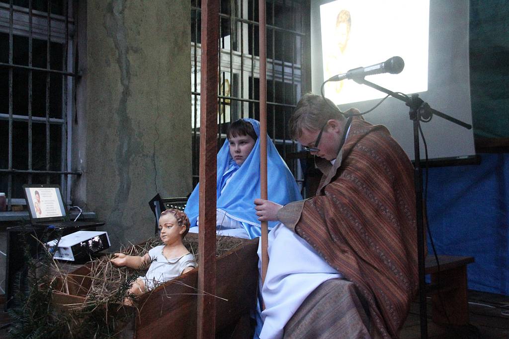 Franciszkanie przygotowali dla mieszkańców legnicy żywą szopkę