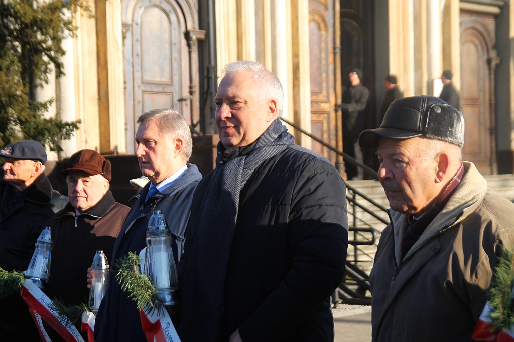 Zapłonęły znicze na grobach powstańców wielkopolskich
