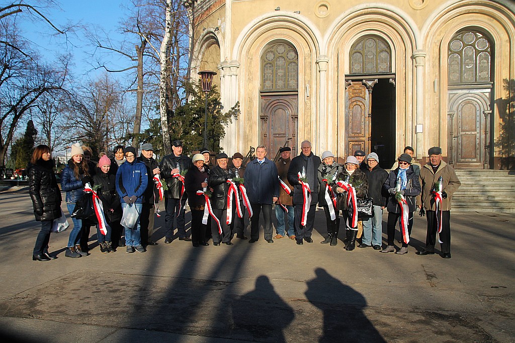 Zapłonęły znicze na grobach powstańców wielkopolskich
