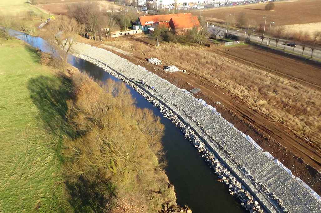 Ruszyła naprawa wałów na Kaczawie. Uszkodziły je bobry