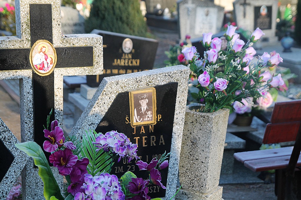Zapłonęły znicze na grobach powstańców wielkopolskich
