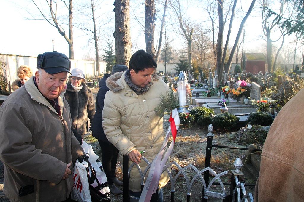 Zapłonęły znicze na grobach powstańców wielkopolskich
