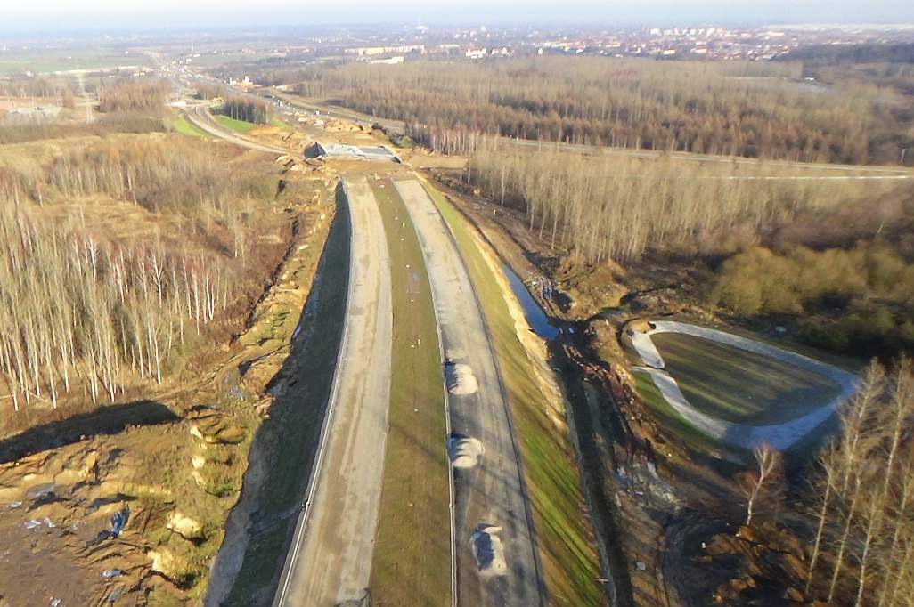 Budowa drogi ekspresowej S3 pod Legnicą z lotu ptaka