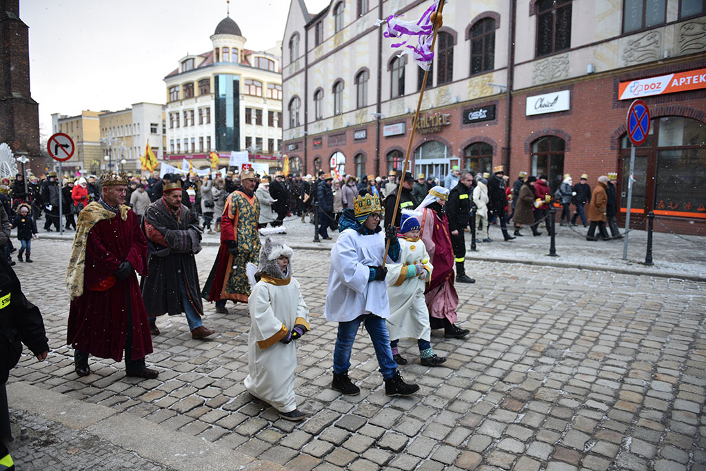 Trzech Króli w Legnicy. Orszak przeszedł centrum miasta