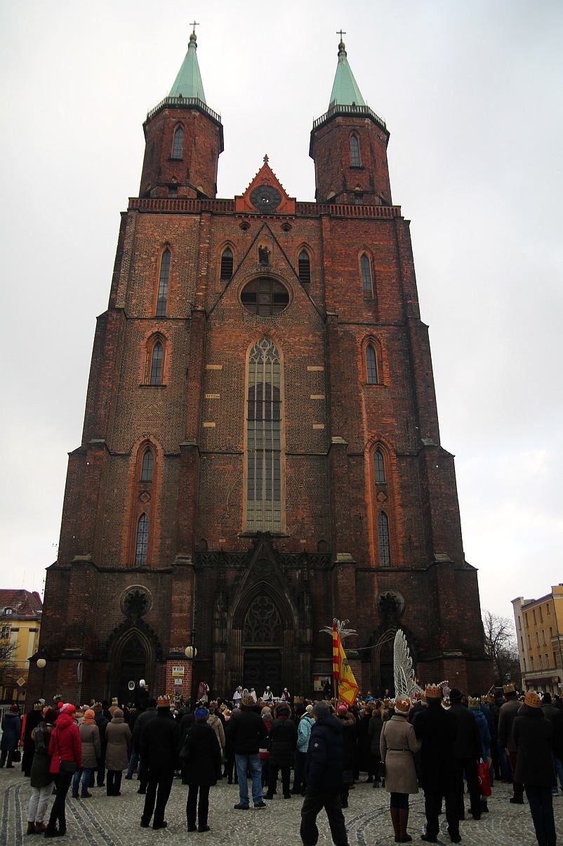 Trzech Króli w Legnicy. Orszak przeszedł centrum miasta