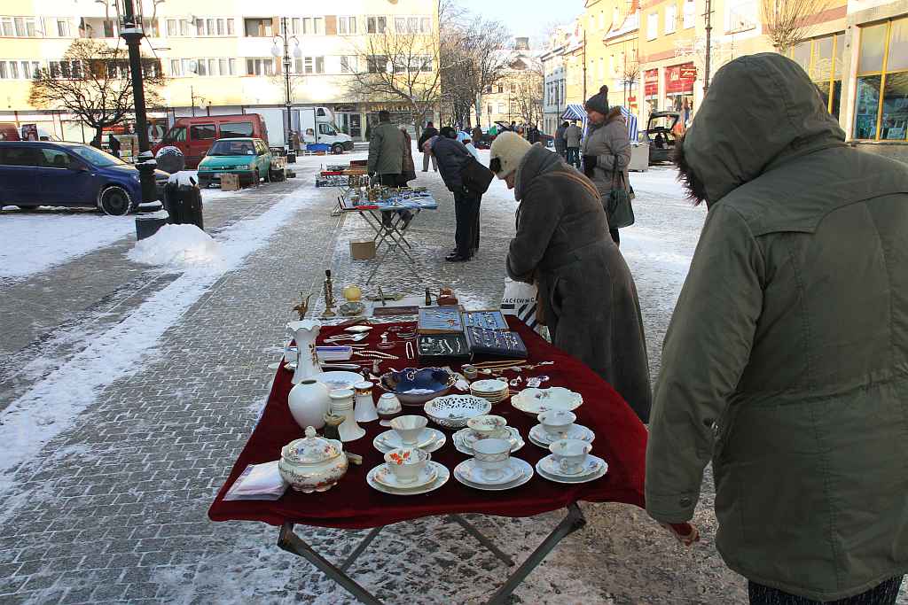 Jarmark staroci popularny wśród poszukiwaczy pamiątek