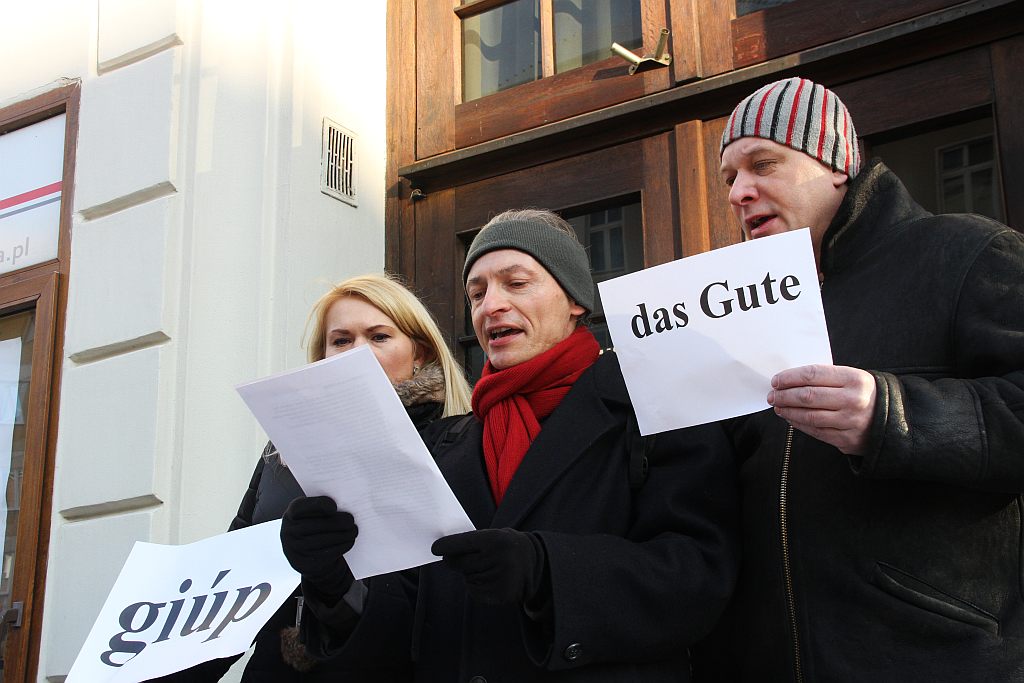Manifestowali w rynku przeciwko przemocy, rasizmu i ksenofobii