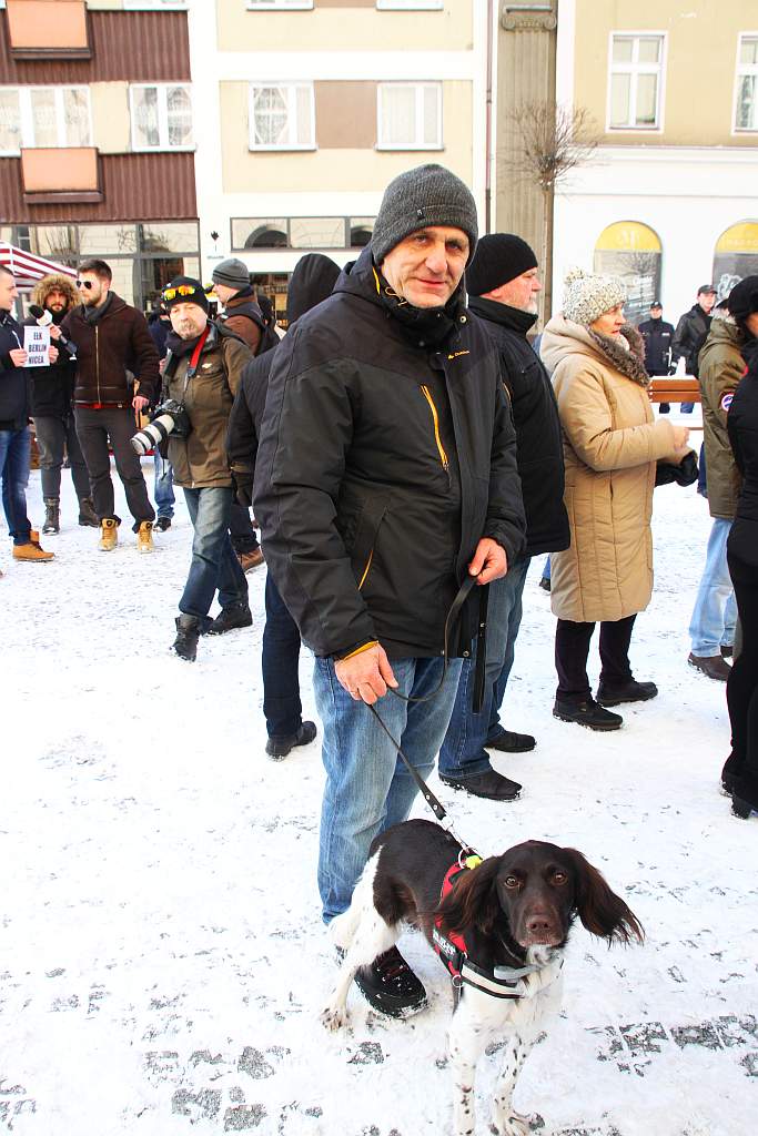 Manifestowali w rynku przeciwko przemocy, rasizmu i ksenofobii