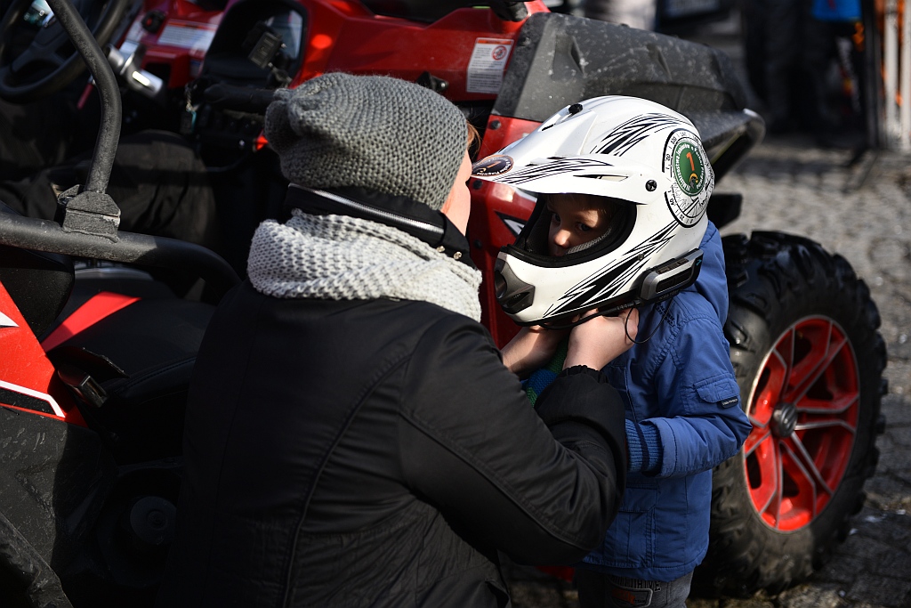 WOŚP: Offroadowcy stawili się pod Galerią Piastów z quadami