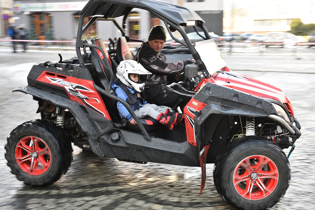 WOŚP: Offroadowcy stawili się pod Galerią Piastów z quadami