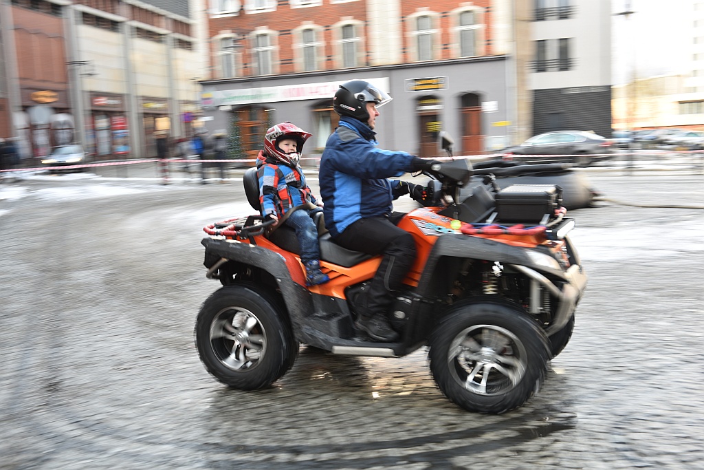 WOŚP: Offroadowcy stawili się pod Galerią Piastów z quadami
