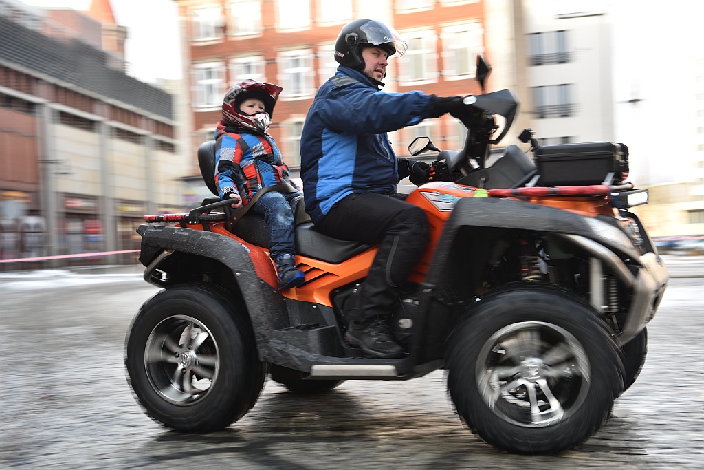 WOŚP: Offroadowcy stawili się pod Galerią Piastów z quadami
