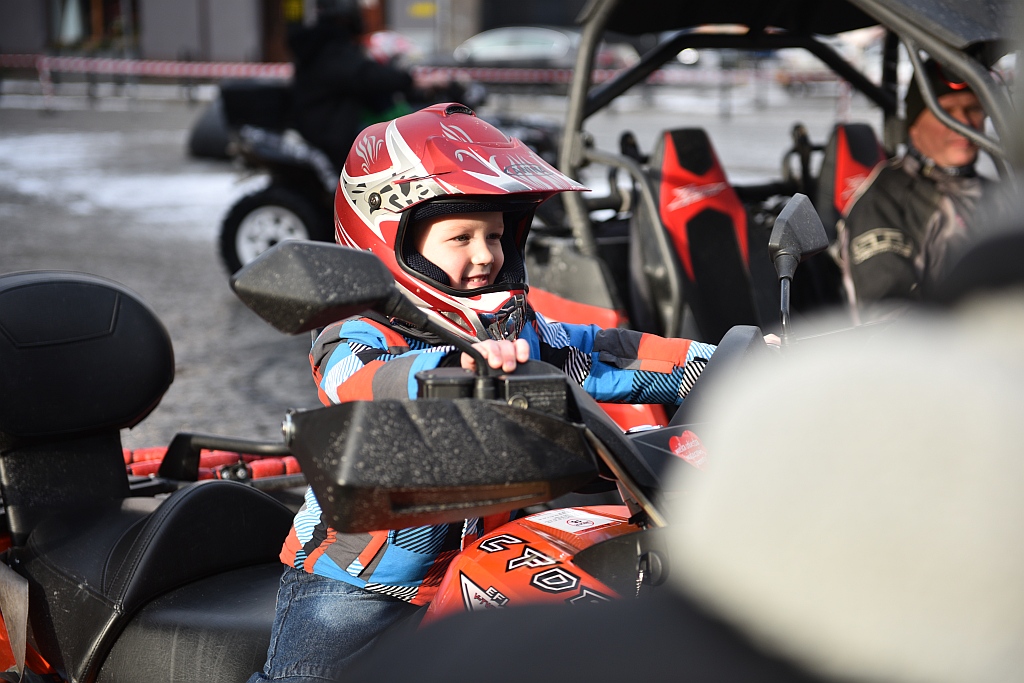 WOŚP: Offroadowcy stawili się pod Galerią Piastów z quadami