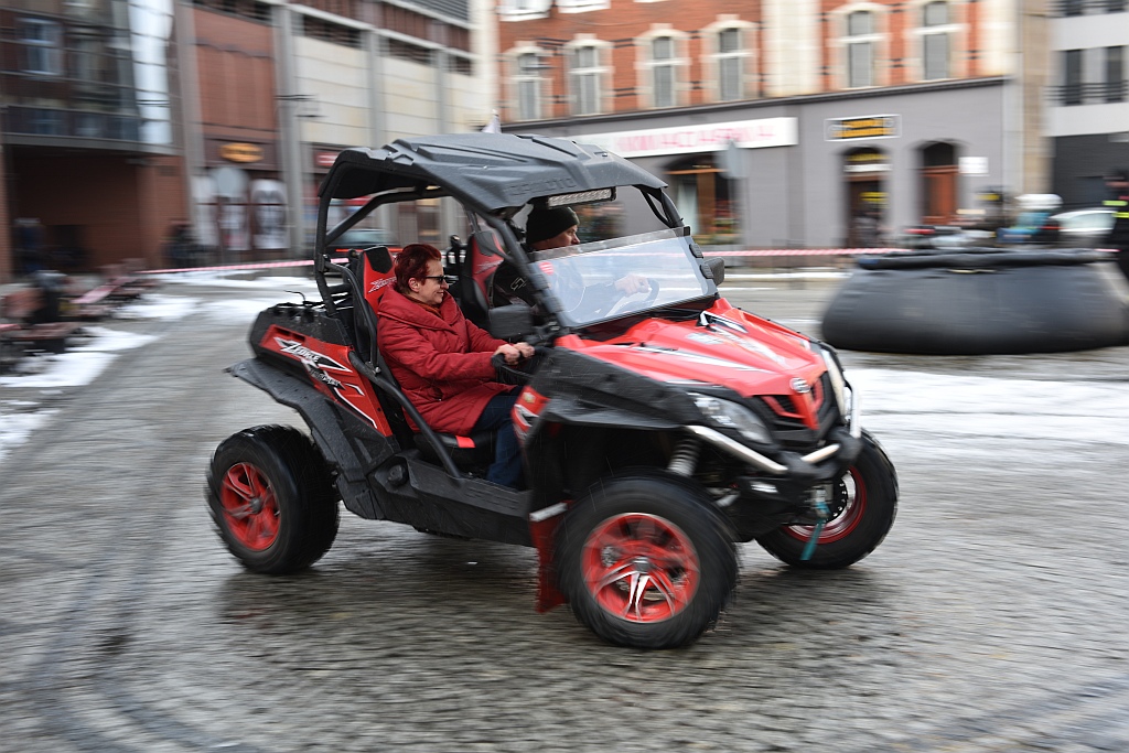 WOŚP: Offroadowcy stawili się pod Galerią Piastów z quadami