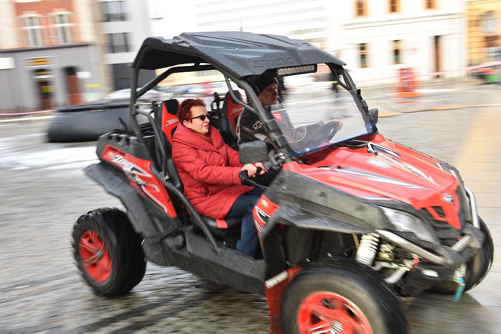WOŚP: Offroadowcy stawili się pod Galerią Piastów z quadami