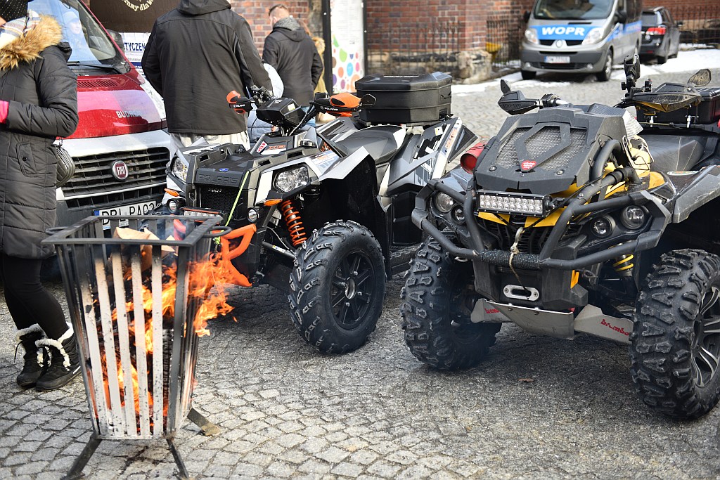 WOŚP: Offroadowcy stawili się pod Galerią Piastów z quadami