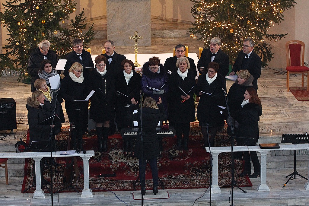 W kościele na Koperniku śpiewali kolędy z chórem Canticum Novum