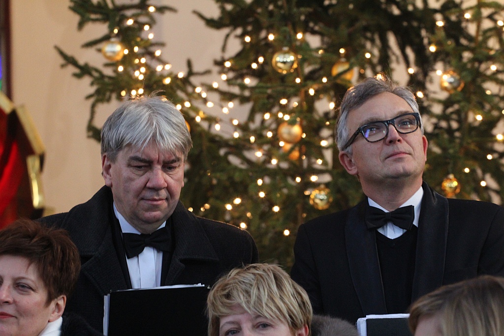 W kościele na Koperniku śpiewali kolędy z chórem Canticum Novum
