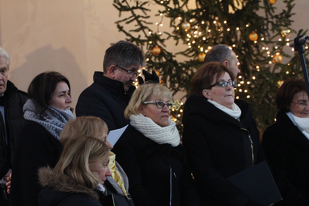 W kościele na Koperniku śpiewali kolędy z chórem Canticum Novum
