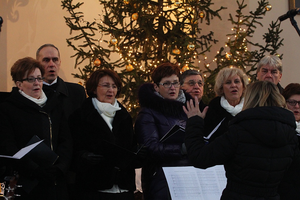 W kościele na Koperniku śpiewali kolędy z chórem Canticum Novum