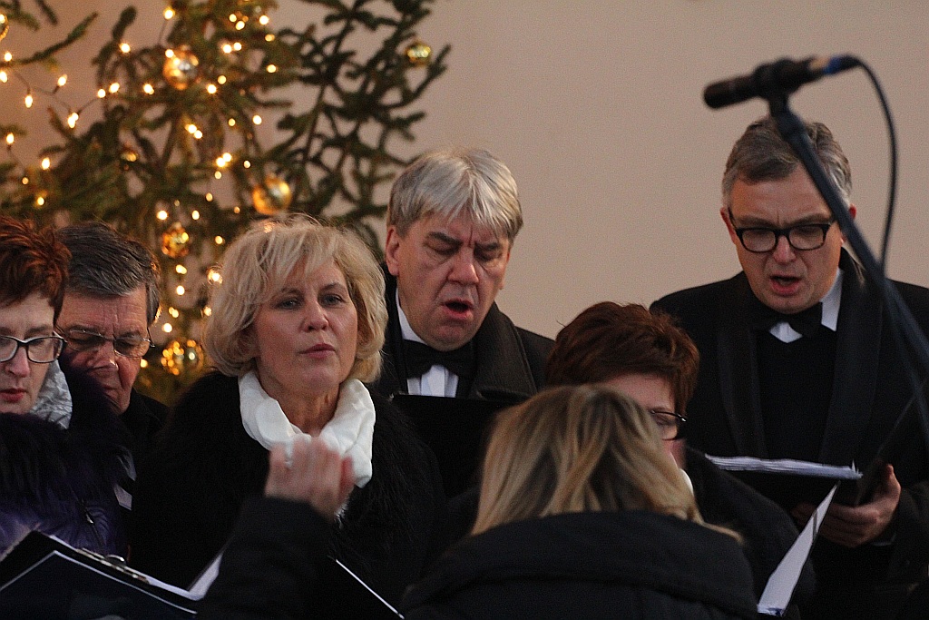 W kościele na Koperniku śpiewali kolędy z chórem Canticum Novum