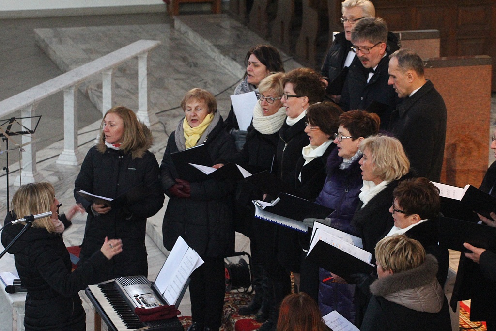 W kościele na Koperniku śpiewali kolędy z chórem Canticum Novum