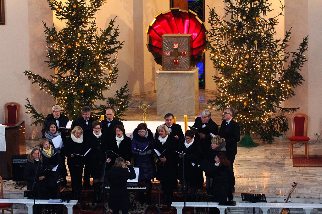 W kościele na Koperniku śpiewali kolędy z chórem Canticum Novum