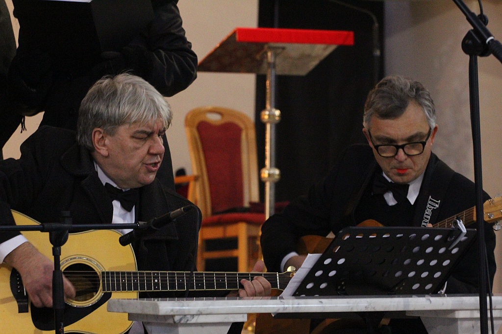 W kościele na Koperniku śpiewali kolędy z chórem Canticum Novum