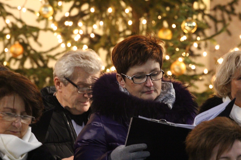 W kościele na Koperniku śpiewali kolędy z chórem Canticum Novum