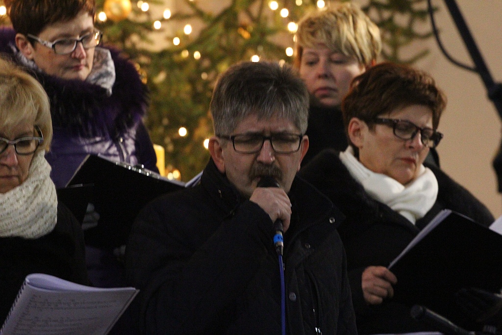 W kościele na Koperniku śpiewali kolędy z chórem Canticum Novum