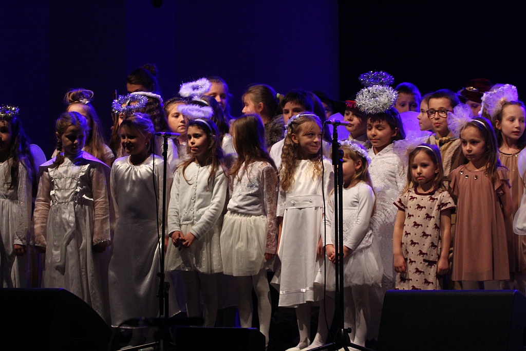 Muzykujące rodziny z Legnicy kolędowały  w Sali Maneżowej